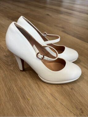 NEW Women’s IDIFU IN4 Mary Jane Pumps